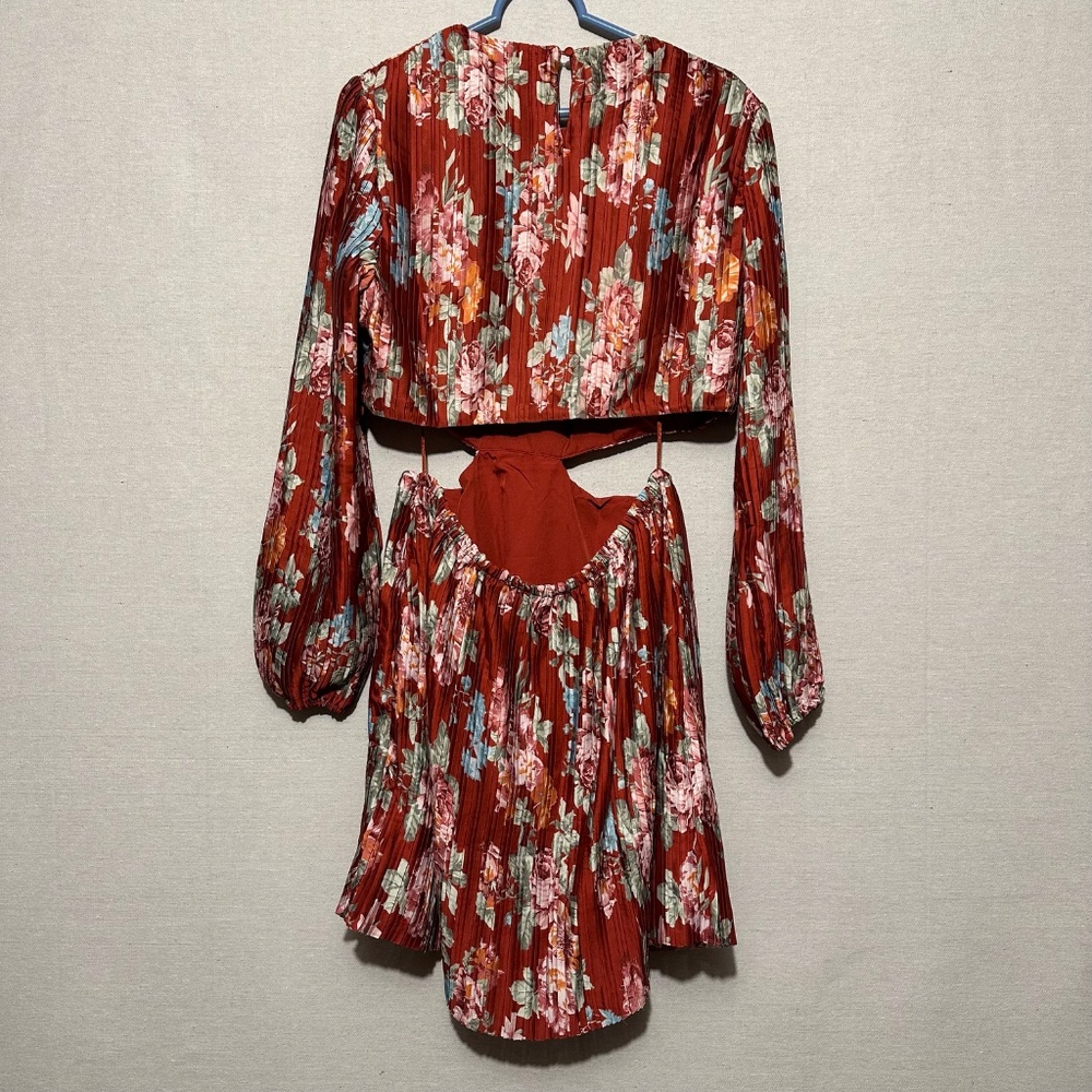 NWT WAYF Pleated Floral Cut Out Mini Dress - size XL - Picture 3 of 6